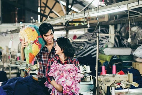 Ảnh cưới trong xưởng may đầy sức sống của cặp đôi Sài Gòn - 1