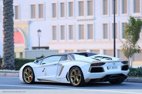 Lamborghini Aventador mạ vàng của đại gia Trung Đông