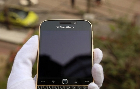 BlackBerry Classic mạ vàng đầu tiên xuất hiện tại Việt Nam