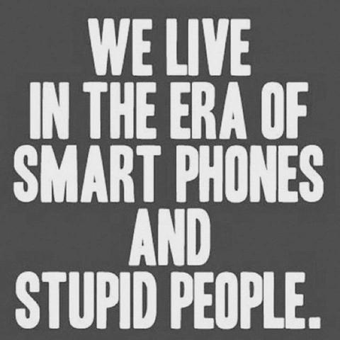 Chúng ta sống trong kỷ nguyên điện thoại thông minh trong khi con người thì ngày càng ngu ngốc đi