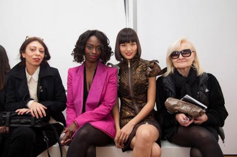 4 mỹ nữ Việt tự tin ngồi ghế VIP ở show diễn quốc tế - 11