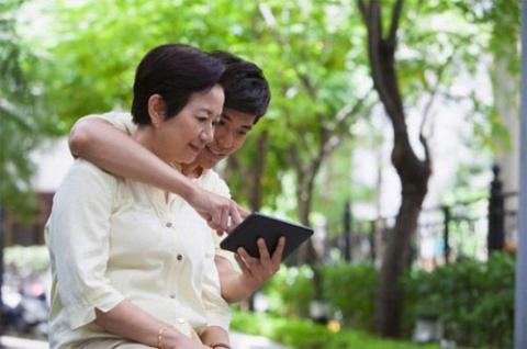 Chán nản vì chồng 'bám váy' mẹ - 1