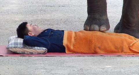 Những phương pháp làm đẹp kỳ lạ trên thế giới 1