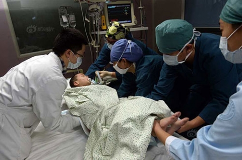 Rơi lệ: Bé gái 7 tuổi chết vì hiến tạng cứu bé 4 tuổi - 6