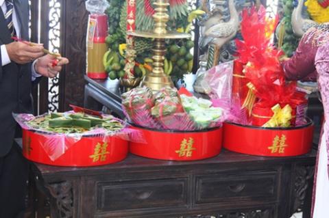 Ngân Khánh “cười tít mắt” bên chồng trong đám hỏi 