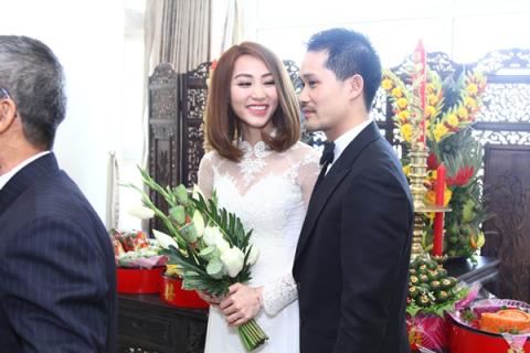 Ngân Khánh “cười tít mắt” bên chồng trong đám hỏi 