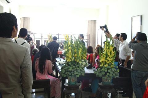 Ngân Khánh “cười tít mắt” bên chồng trong đám hỏi 