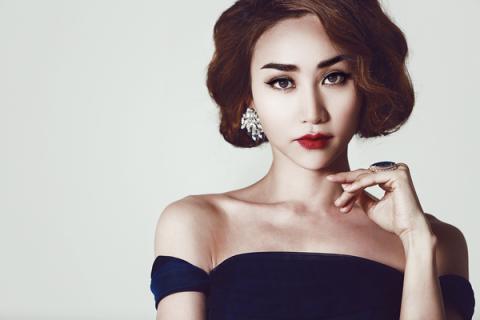 Hé lộ váy cưới đắt đỏ của Ngân Khánh 