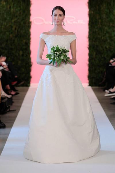 Hé lộ váy cưới đắt đỏ của Ngân Khánh 