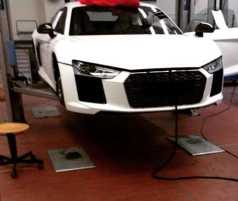 Siêu xe Audi R8 bị “chộp” tại nhà máy - 1