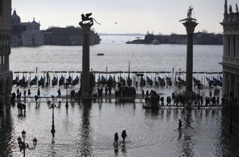 Chùm ảnh: “Thành phố tình yêu” Venice mùa nước nổi - 7