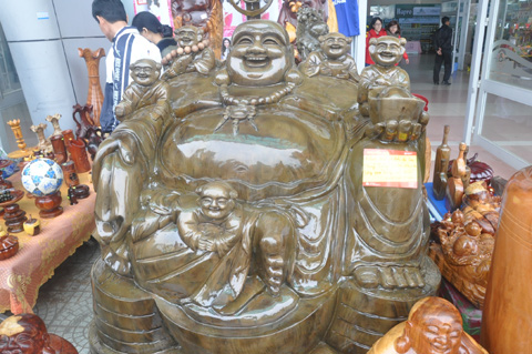 tượng-gỗ, thần-tài, đồ-gỗ, siêu-phẩm, ngàn-đô, tiền-tỷ, Đà-Nẵng, nhà-giàu, ăn-chơi, đại-gia tượng-gỗ, thần-tài, đồ-gỗ, siêu-phẩm, ngàn-đô, tiền-tỷ, Đà-Nẵng, nhà-giàu, ăn-chơi, đại-gia