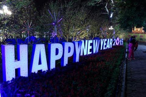 Hà Nội, TPHCM đẹp lung linh trước thời khắc giao thừa - 2