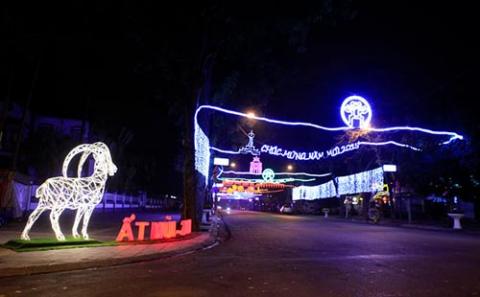 Hà Nội, TPHCM đẹp lung linh trước thời khắc giao thừa - 8