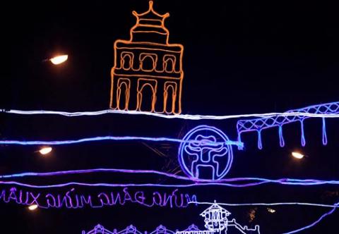 Hà Nội, TPHCM đẹp lung linh trước thời khắc giao thừa - 9