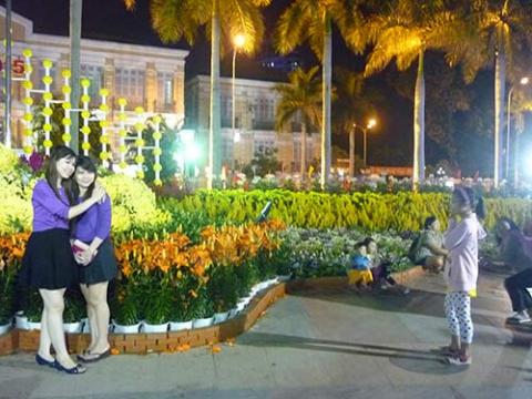 Hà Nội, TPHCM đẹp lung linh trước thời khắc giao thừa - 18