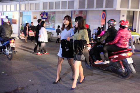 Thiếu nữ Hà thành bán muối lấy lộc đầu năm - 5