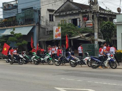 “Quái xế” quậy tưng làng quê ngày đầu năm - 1