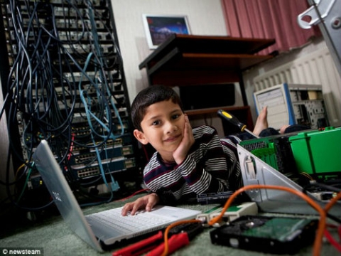Cậu bé ít tuổi nhất thế giới được cấp bằng chuyên viên IT - 2