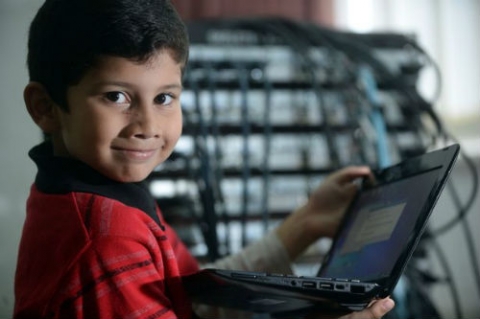 Cậu bé ít tuổi nhất thế giới được cấp bằng chuyên viên IT - 1