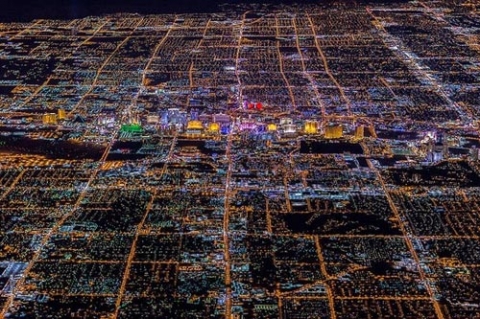 Ngắm “thành phố không ngủ” Las Vegas từ độ cao 2600 mét - 2