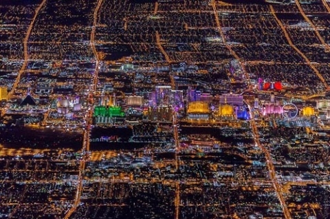 Ngắm “thành phố không ngủ” Las Vegas từ độ cao 2600 mét - 4