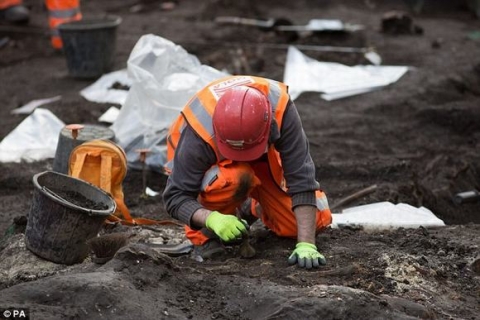 Khu mộ tập thể với 3000 bộ xương được khai quật ở Anh