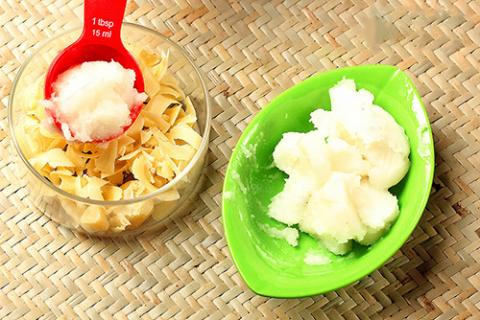 Cách đơn giản để làm son dưỡng cho môi mềm mại - 2