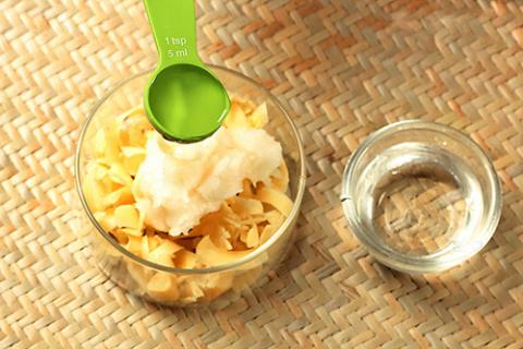 Cách đơn giản để làm son dưỡng cho môi mềm mại - 3