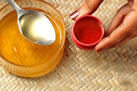 Cách đơn giản để làm son dưỡng cho môi mềm mại - 8