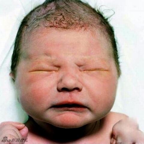 Khoảnh khắc biểu cảm ngộ nghĩnh của trẻ em mới chào đời Khoảnh khắc biểu cảm ngộ nghĩnh của trẻ em mới chào đời