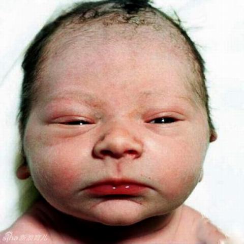 Khoảnh khắc biểu cảm ngộ nghĩnh của trẻ em mới chào đời Khoảnh khắc biểu cảm ngộ nghĩnh của trẻ em mới chào đời