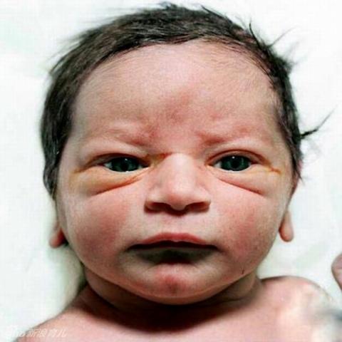 Khoảnh khắc biểu cảm ngộ nghĩnh của trẻ em mới chào đời Khoảnh khắc biểu cảm ngộ nghĩnh của trẻ em mới chào đời