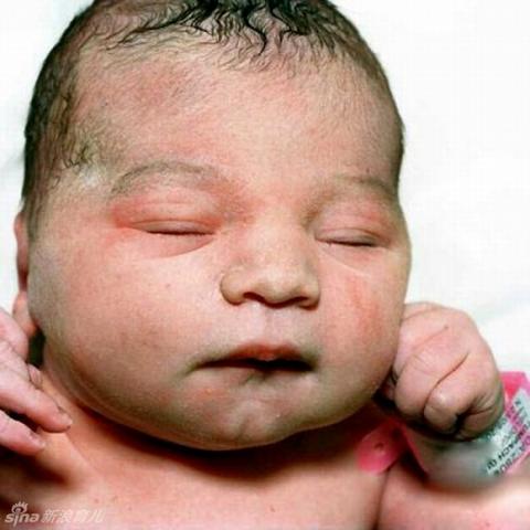 Khoảnh khắc biểu cảm ngộ nghĩnh của trẻ em mới chào đời Khoảnh khắc biểu cảm ngộ nghĩnh của trẻ em mới chào đời