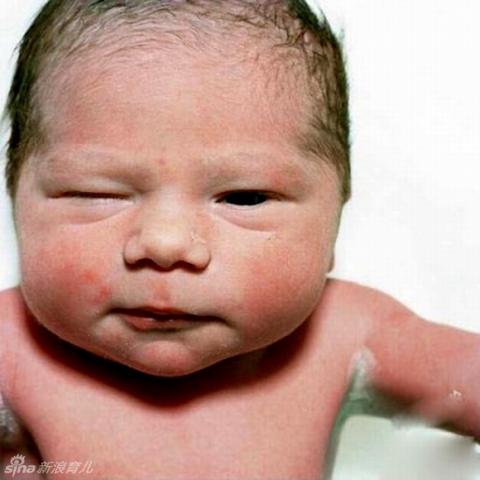 Khoảnh khắc biểu cảm ngộ nghĩnh của trẻ em mới chào đời Khoảnh khắc biểu cảm ngộ nghĩnh của trẻ em mới chào đời