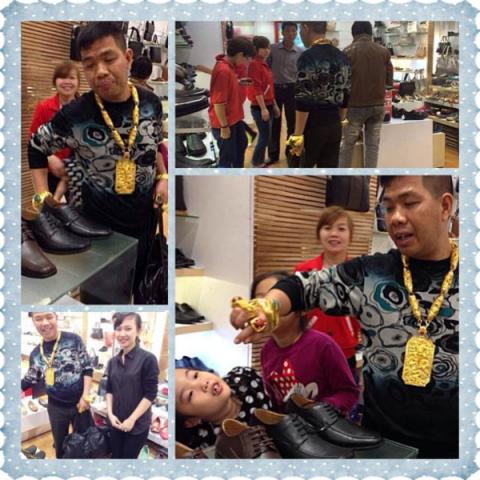 Chàng trai đeo đầy vàng náo loạn trung tâm thương mại