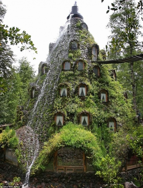 Bí ẩn khách sạn cổ tích huyền diệu nằm trong rừng