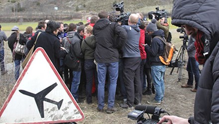 Hé lộ nội dung giấy tờ bị xé tại nhà cơ phó Airbus A320 - 1