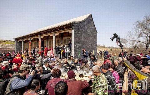 Hàng ngàn người thưởng thức bữa cơm phở khổng lồ ở Trung Quốc