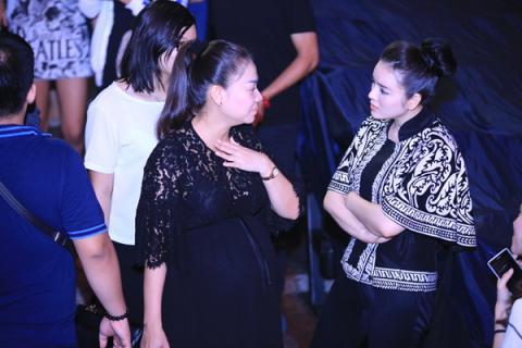 Thu Minh vẫn hát sung dù bụng bầu 7 tháng 1