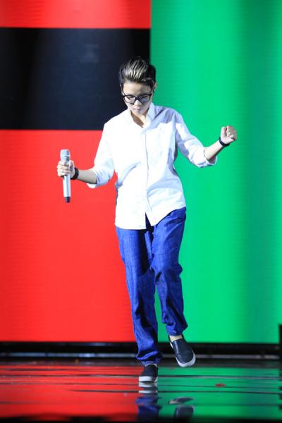 Thu Minh vẫn hát sung dù bụng bầu 7 tháng 1