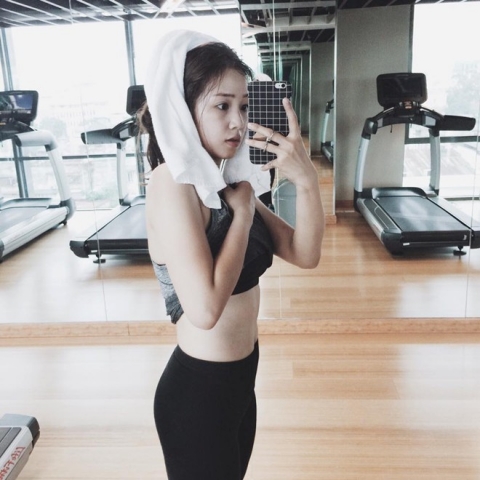 Hot girl Việt khoe dáng trong phòng tập gym