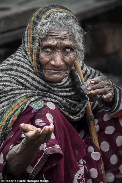 Chân dung khuôn mặt của con người nghèo khổ ở Ấn Độ 7