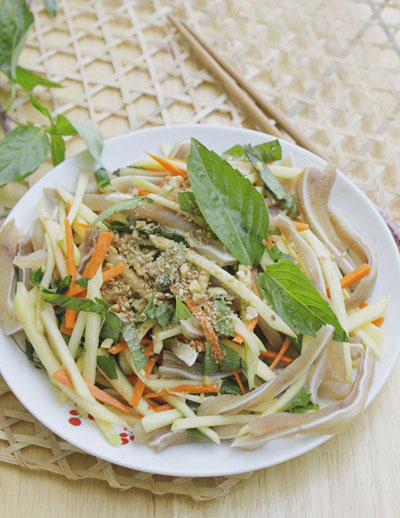 Cách làm gỏi tai heo heo xoài xanh nhâm nhi ngày nắng 1