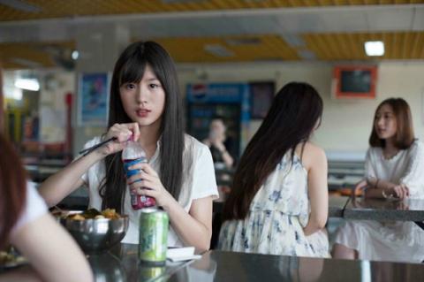 Ngẩn ngơ trước nhan sắc đẹp thuần khiết của 'Nữ sinh áo trắng' Trung Quốc 2