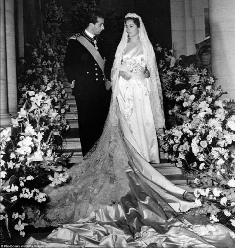 Váy cưới Hoàng gia 20