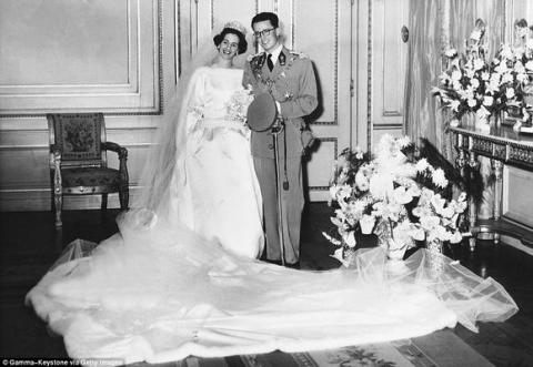 Váy cưới Hoàng gia 17