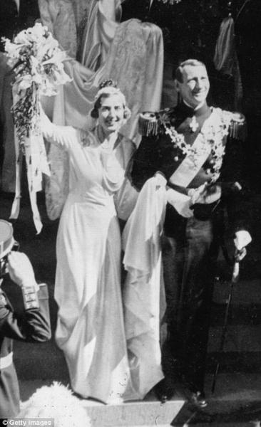 Váy cưới Hoàng gia 7