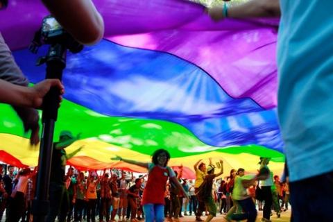  Nguồn gốc biểu tượng lá cờ lục sắc của cộng đồng LGBT 4