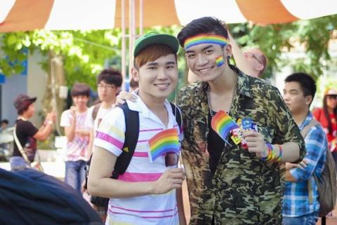  Nguồn gốc biểu tượng lá cờ lục sắc của cộng đồng LGBT 3